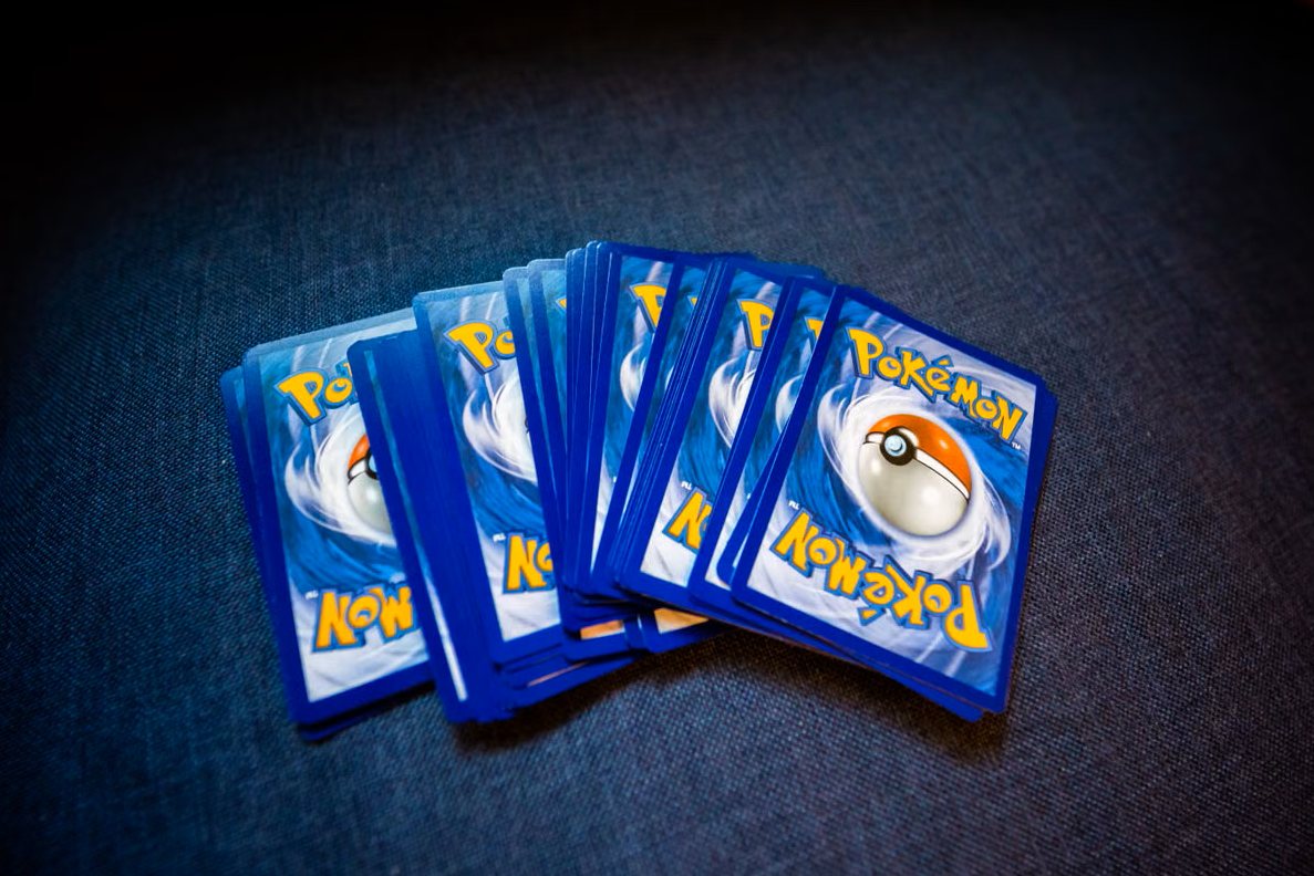 Sobres de cartas coleccionables en Zeus Hobby Store, Cartago