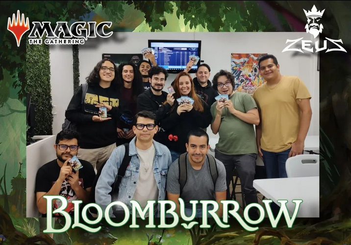 Grupo de jugadores de Magic: The Gathering con sus sobres en el pre-release de Bloomburrow en Zeus Hobby Store